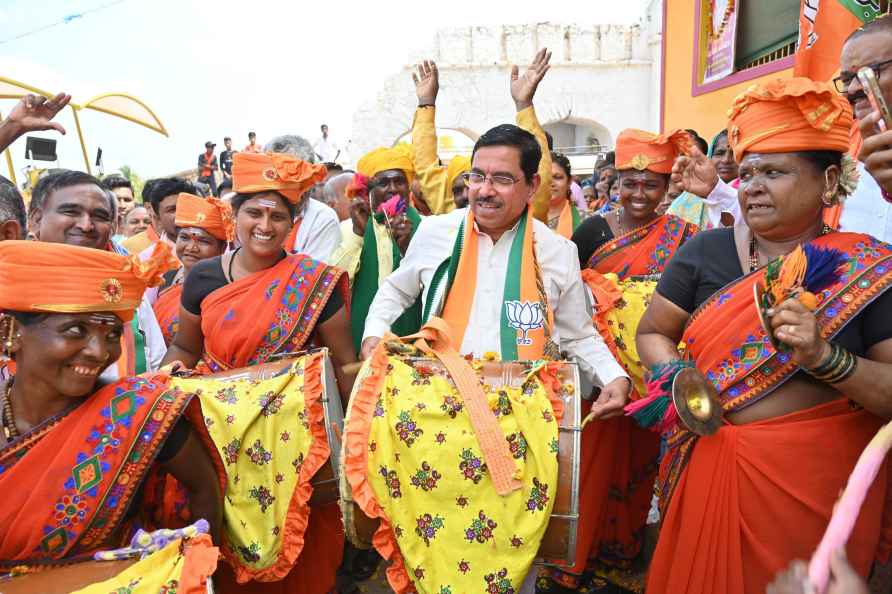Pralhad Joshi campaigns in Karnataka