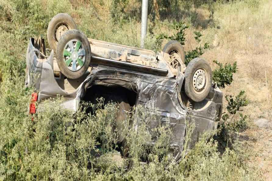 Vehicle overturns in an accident in UP