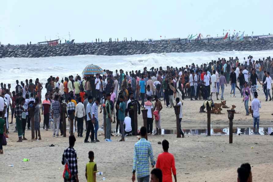 People at Kozhikode beach