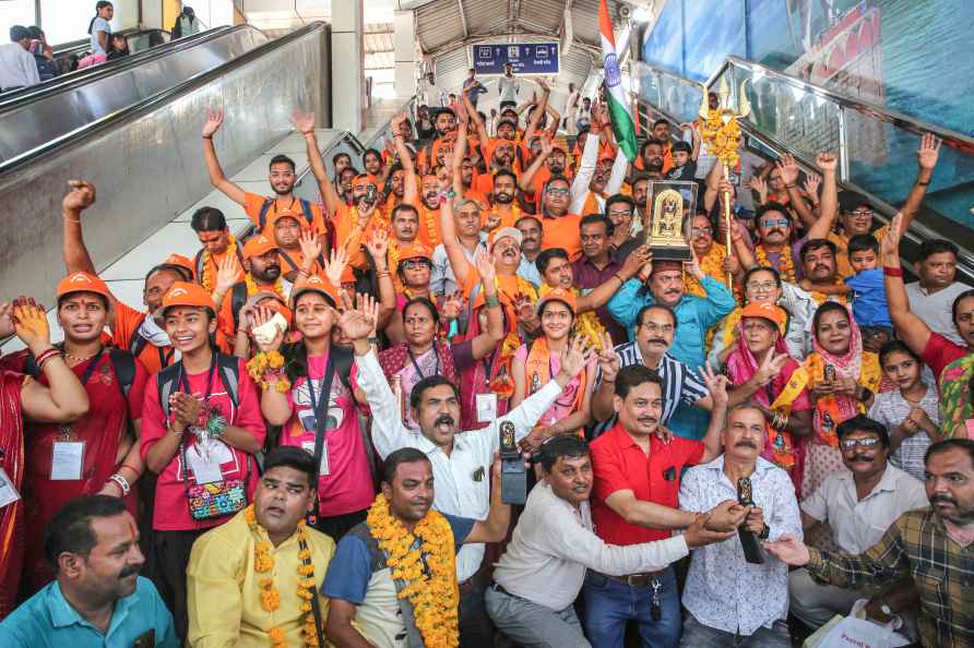 Devotees leave for Amarnath Yatra