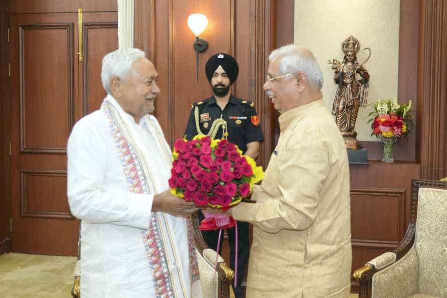 Nitish Kumar meets Rajendra Vishwanath Arlekar