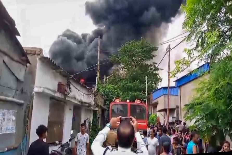 Fire at motor oil factory in Kolkata