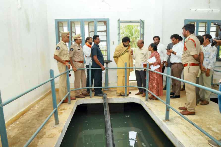 Pawan Kalyan inspectes storage tank of Surappa Lake