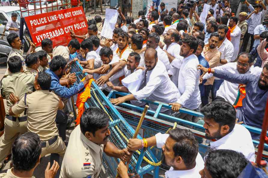 BJYM protest against Rahul Gandhi