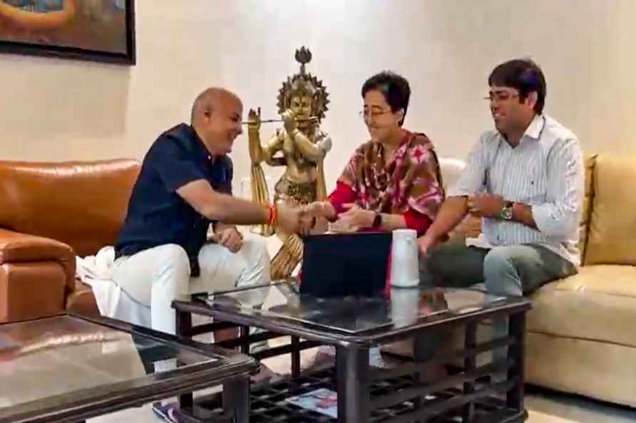 Sisodia, Atishi celebrate Kejriwal's bail