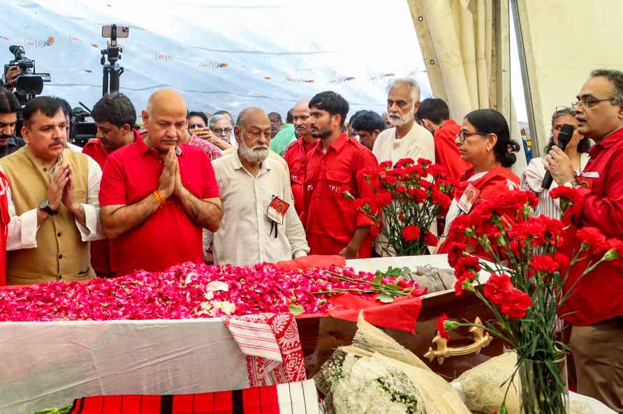 Manish Sisodia, Sanjay Singh pay respects to Sitaram Yechury