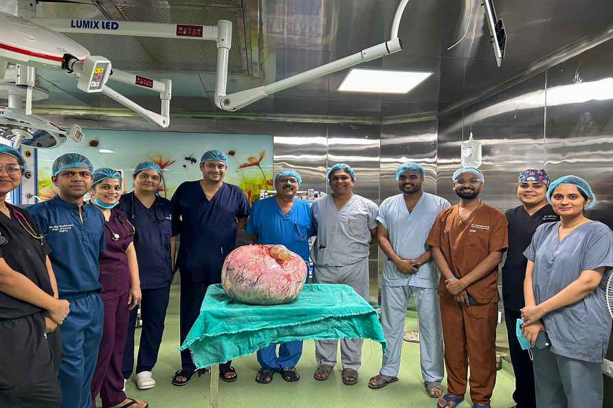 15 kg ovarian tumor removed from a woman