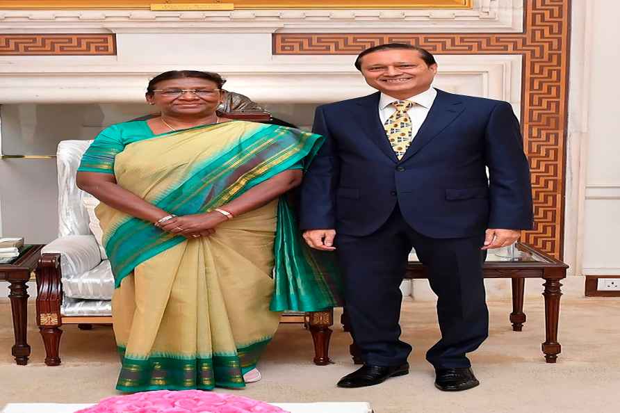 Prez Murmu, Vineet Jain meet