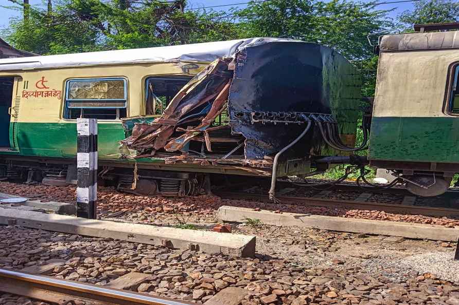 Local train derailed near Pragati Maidan