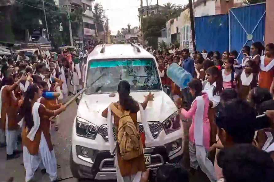 Education department official car vandalised in Bihar