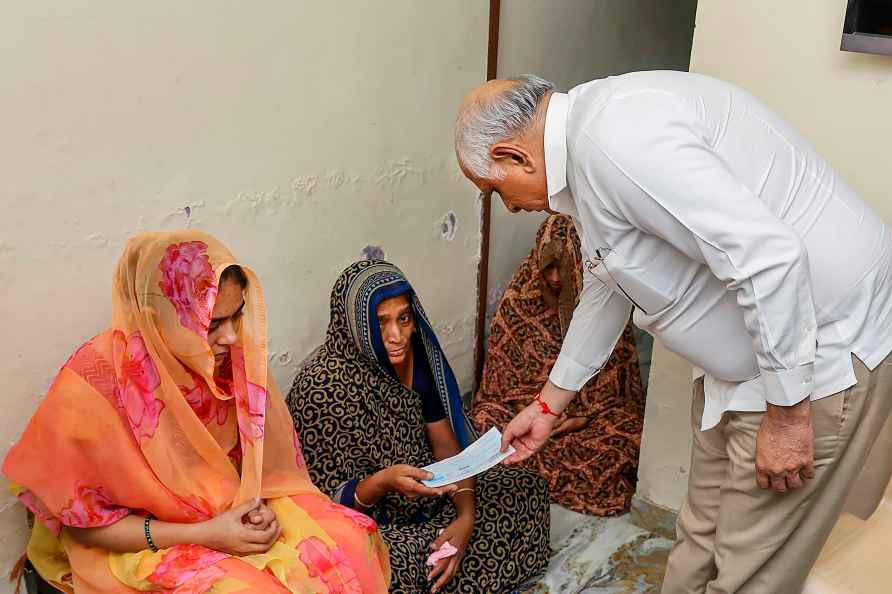 Bhupendra Patel meets family of Mahipal Singh Vala