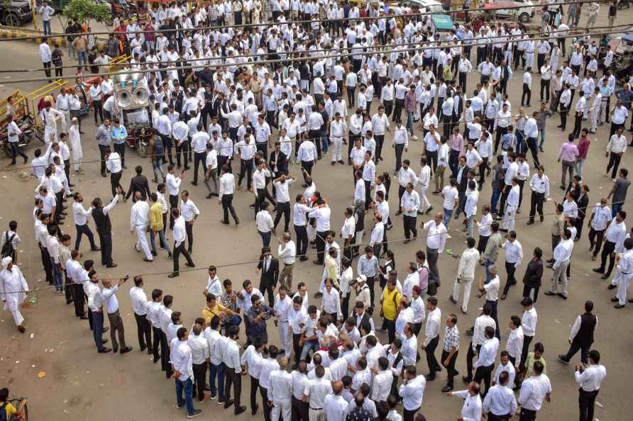 Protest against lathicharge on lawyers