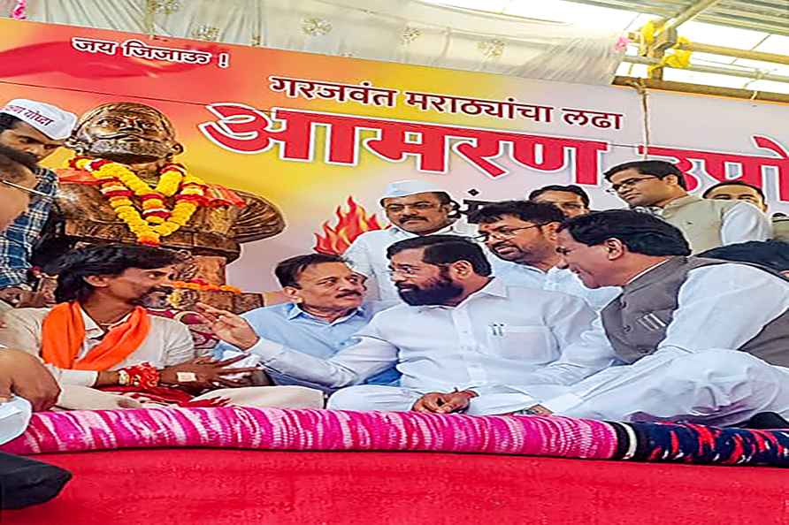 Eknath Shinde meets Manoj Jarange Patil