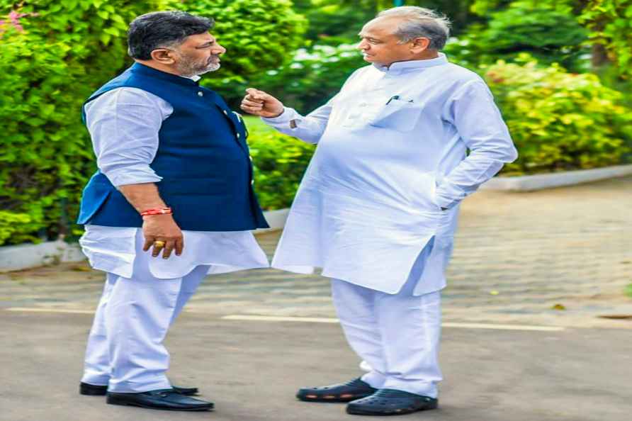 DK Shivakumar meets Ashok Gehlot