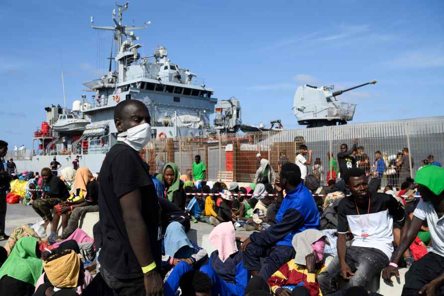 Migrants wait to be transferred from Lampedusa Island