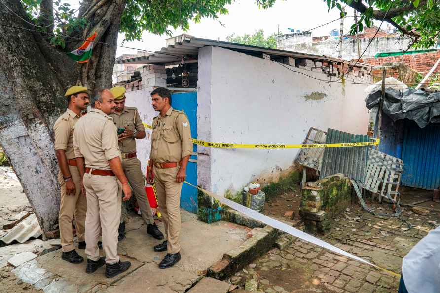 5 dead after house roof collapsed