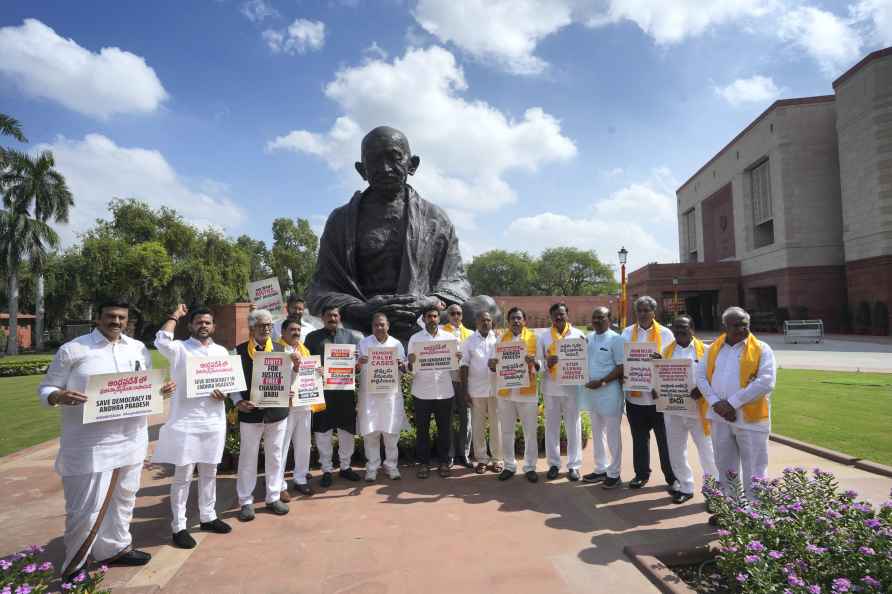 Special session of Parliament: TDP MPs protest