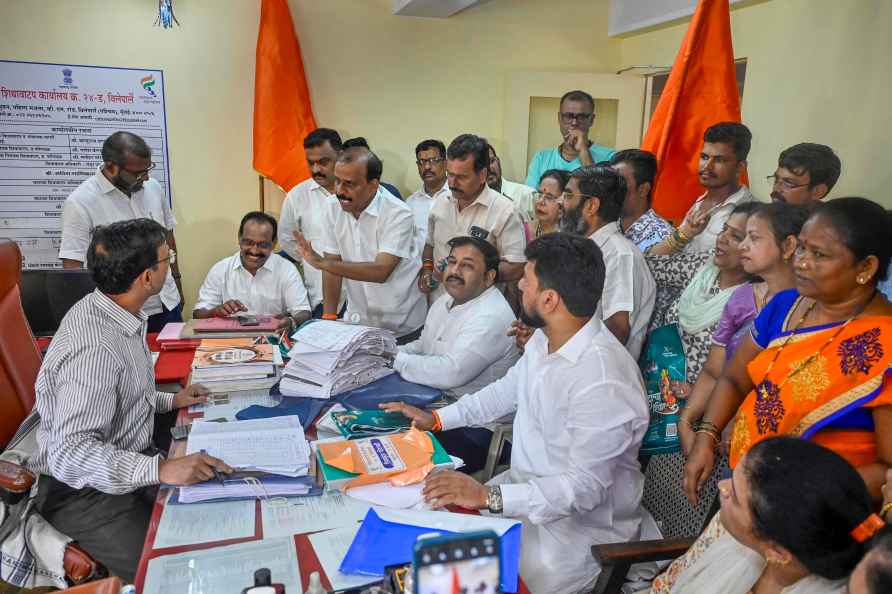 Protest for ration distribution in Mumbai