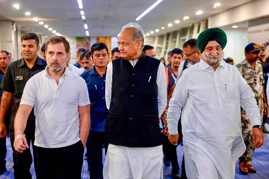 Rahul reaches Jaipur; to lay foundation of Congress headquarters building