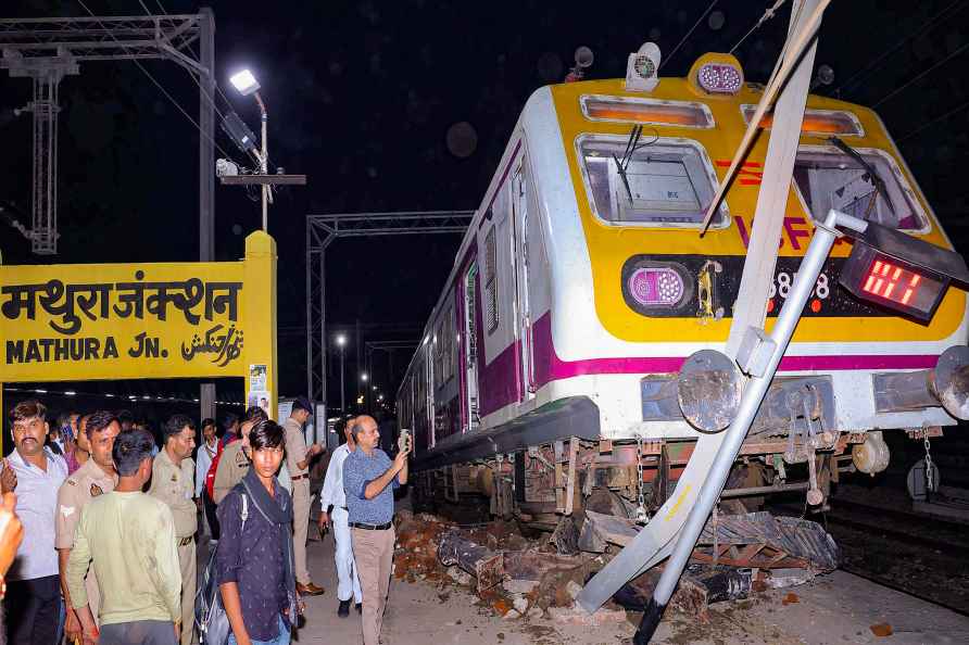 Train rammed into platform