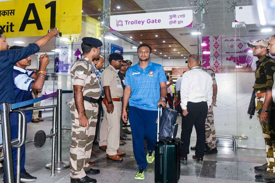 Bangladesh cricketers arrive for warm-up match