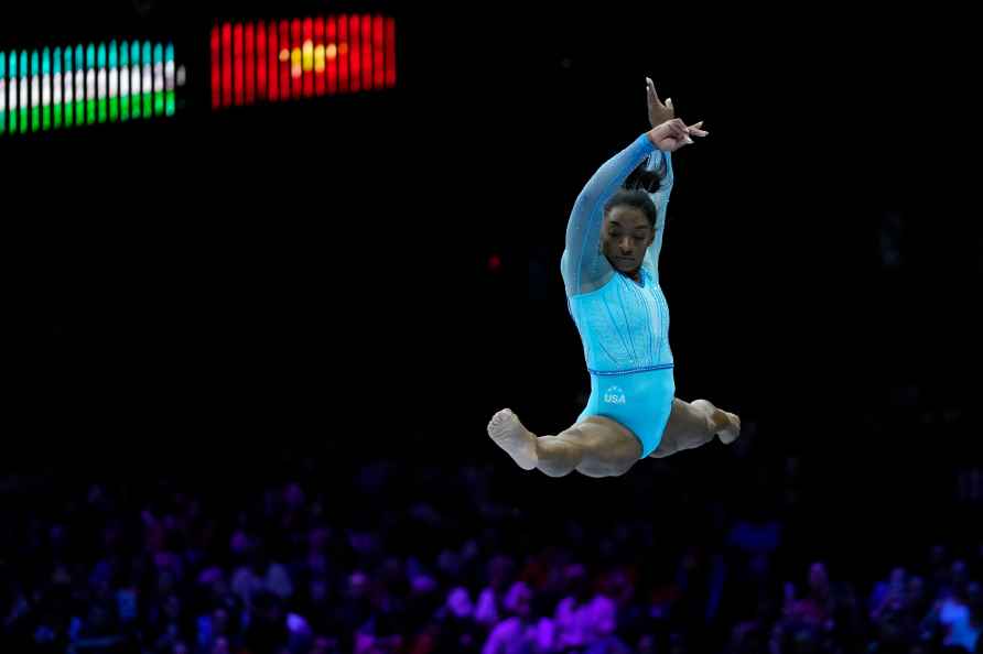 United States' Simone Biles competes on the beam during Women's ...