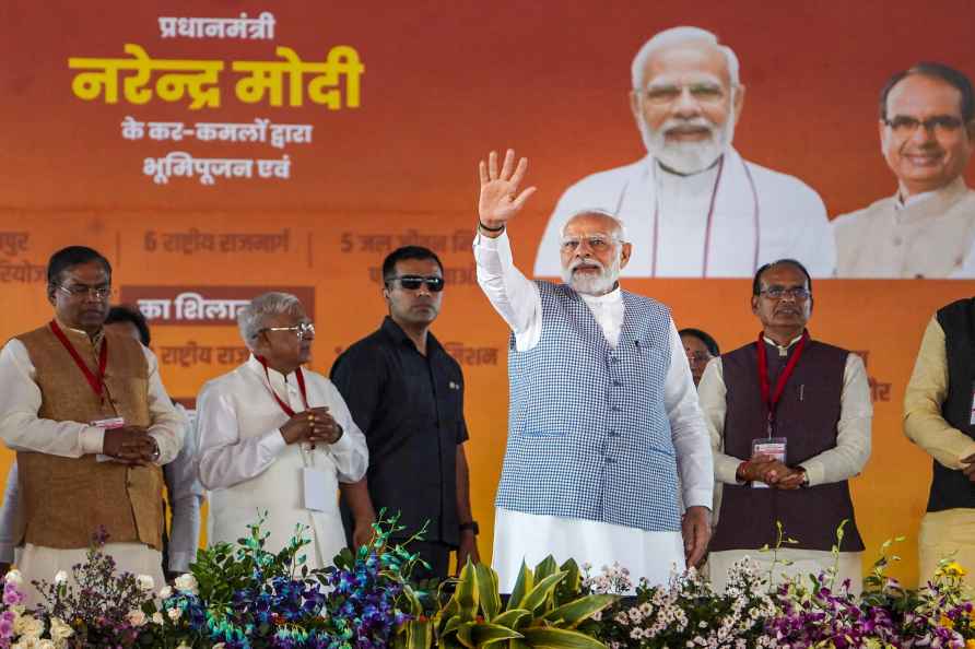 Jabalpur: Prime Minister Narendra Modi with Madhya Pradesh CM Shivraj...