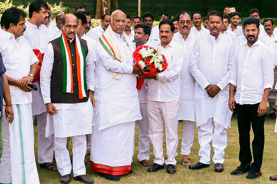 BRS leaders join Congress