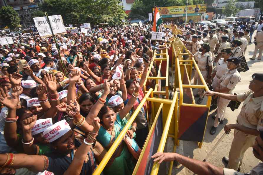 Bihar Jeevika Cadre Sangh workers protest