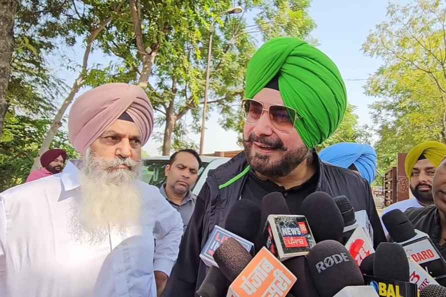 Navjot Singh Sidhu meets Sukhpal Khaira