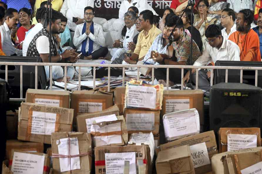 Abhishekh Banerjee Dharna outside Raj Bhavan