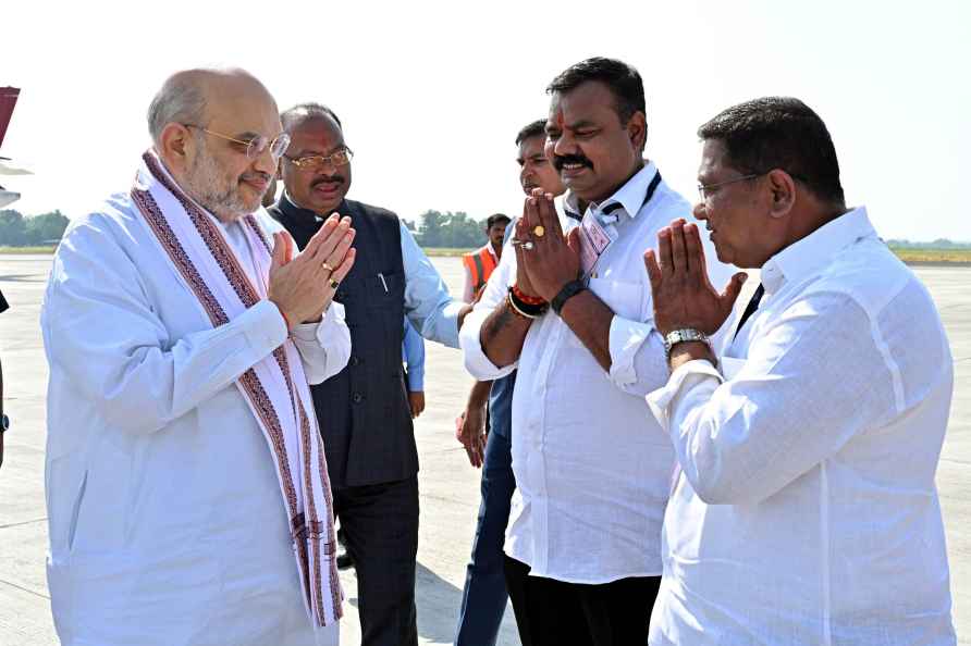 Nagpur: Union Home Minister Amit Shah being received by Maharashtra...