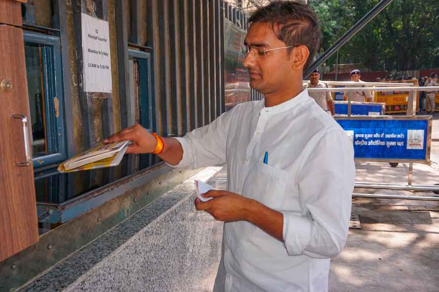 Sanjay Singh's aide Sarvesh Mishra at ED office