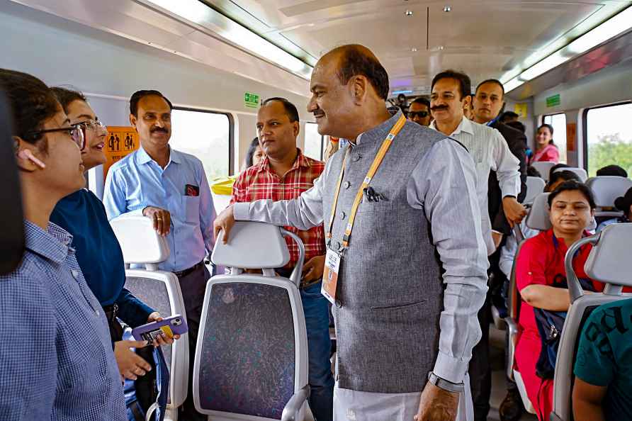 OM Birla takes metro to reach LiFE meeting