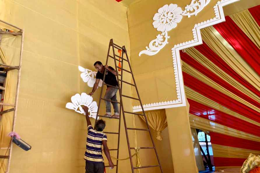 Preps for Durga Puja festival in Delhi