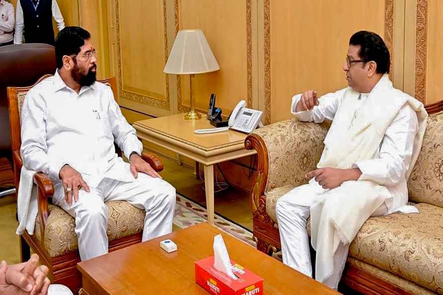 Raj Thackeray meets Maharashtra CM