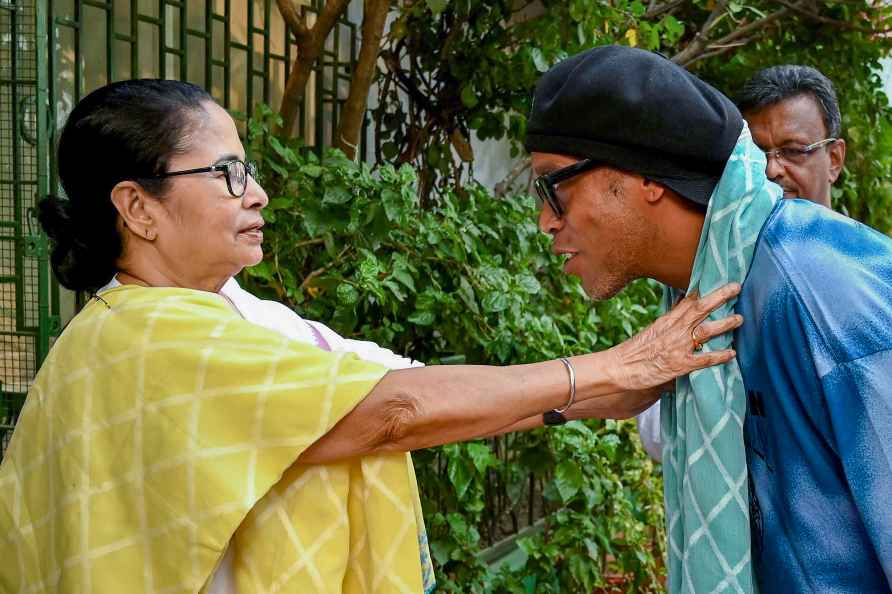 Ronaldinho meets Mamata Banerjee