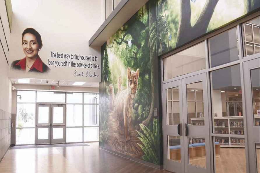 Story pic: Dedication ceremonty at school in Texas