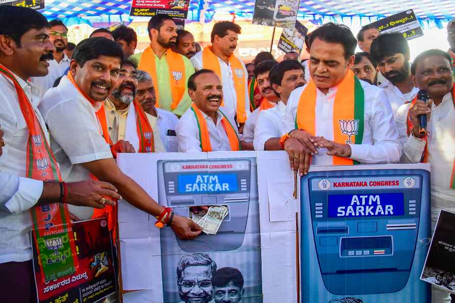 BJP protest against Karnataka Govt in Bengaluru