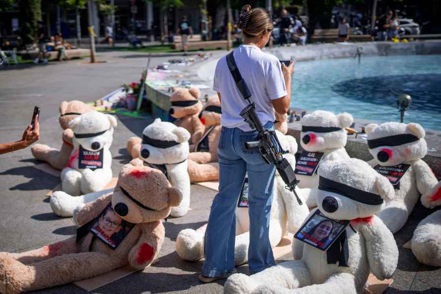 Israeli soldier takes photos of blindfolded giant teddy bears