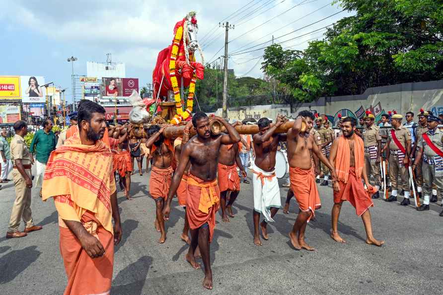 Return journey of Navaratri idols in TN