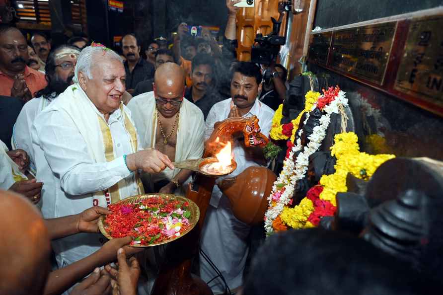 Arif Mohammed Khan at Pournamikavu Temple