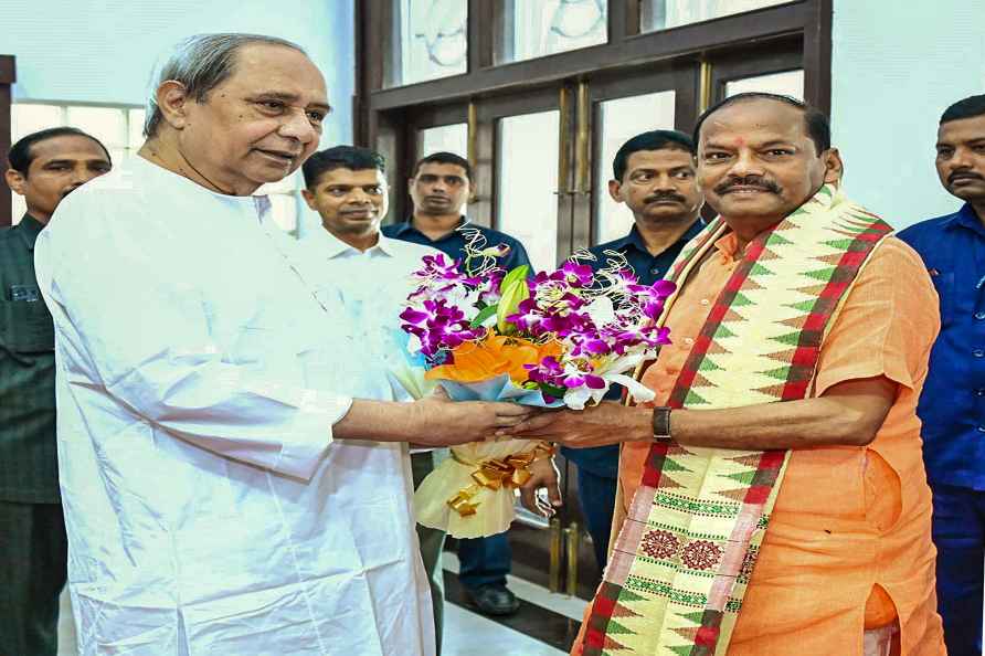 Naveen Patnaik meets Raghubar Das