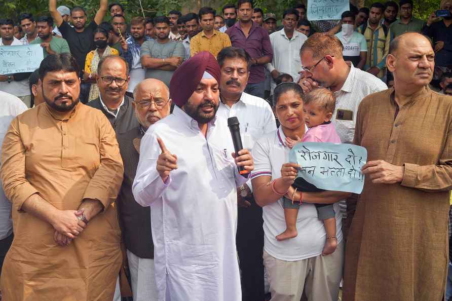 Arvinder Singh Lovely at a protest in Delhi
