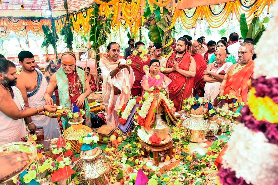 KCR at Subrahmanyeshwar Yagam