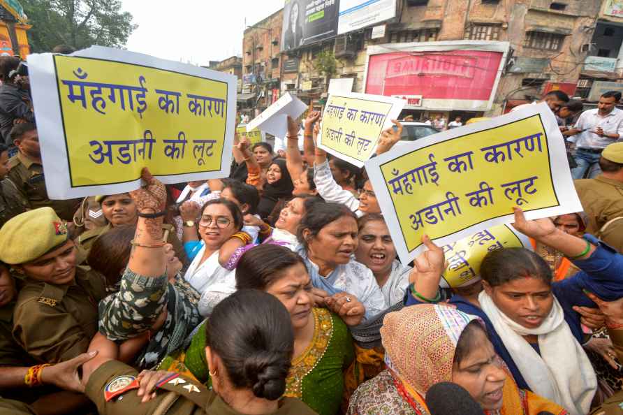 AAP workers protest in Lucknow