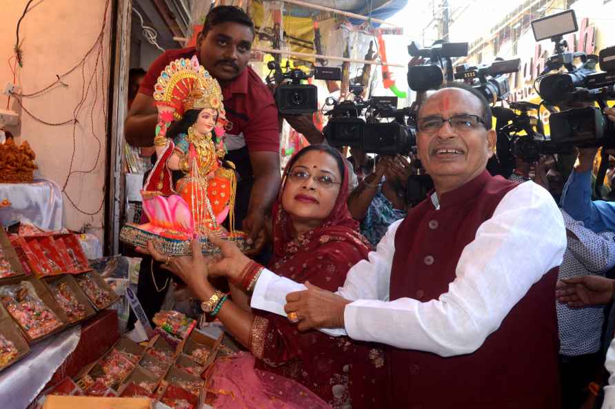 Shivraj Singh celebrates Diwali