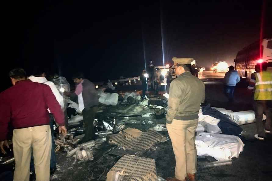 2 died in road accident in Unnao