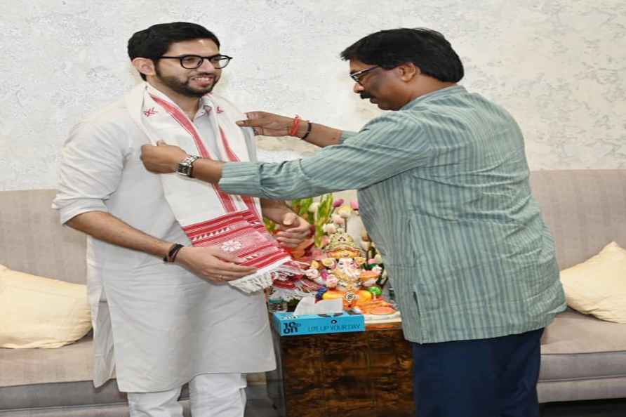 Hemant Soren with Aditya Thackeray