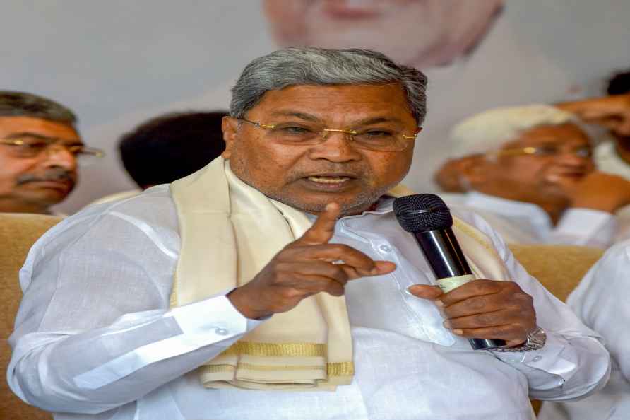 Hyderabad: Karnataka Chief Minister Siddiramaiah addresses a press...